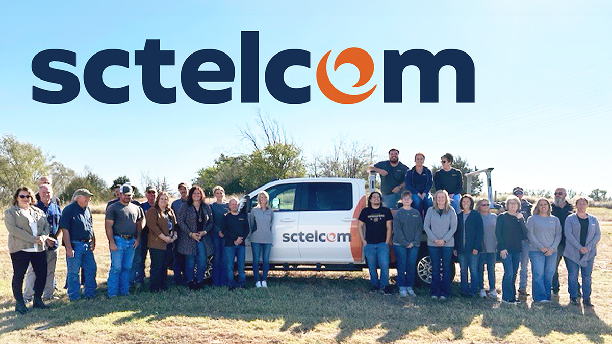 SCtelcom logo and mother and daughter with laptop